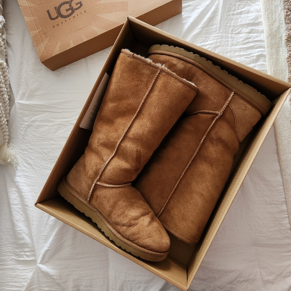 UGG Chestnut Classic Tall Boots sz 9